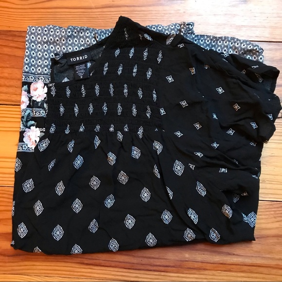 Torrid Black White Short Sleeve Blouse, EUC, 2 - Picture 11 of 12